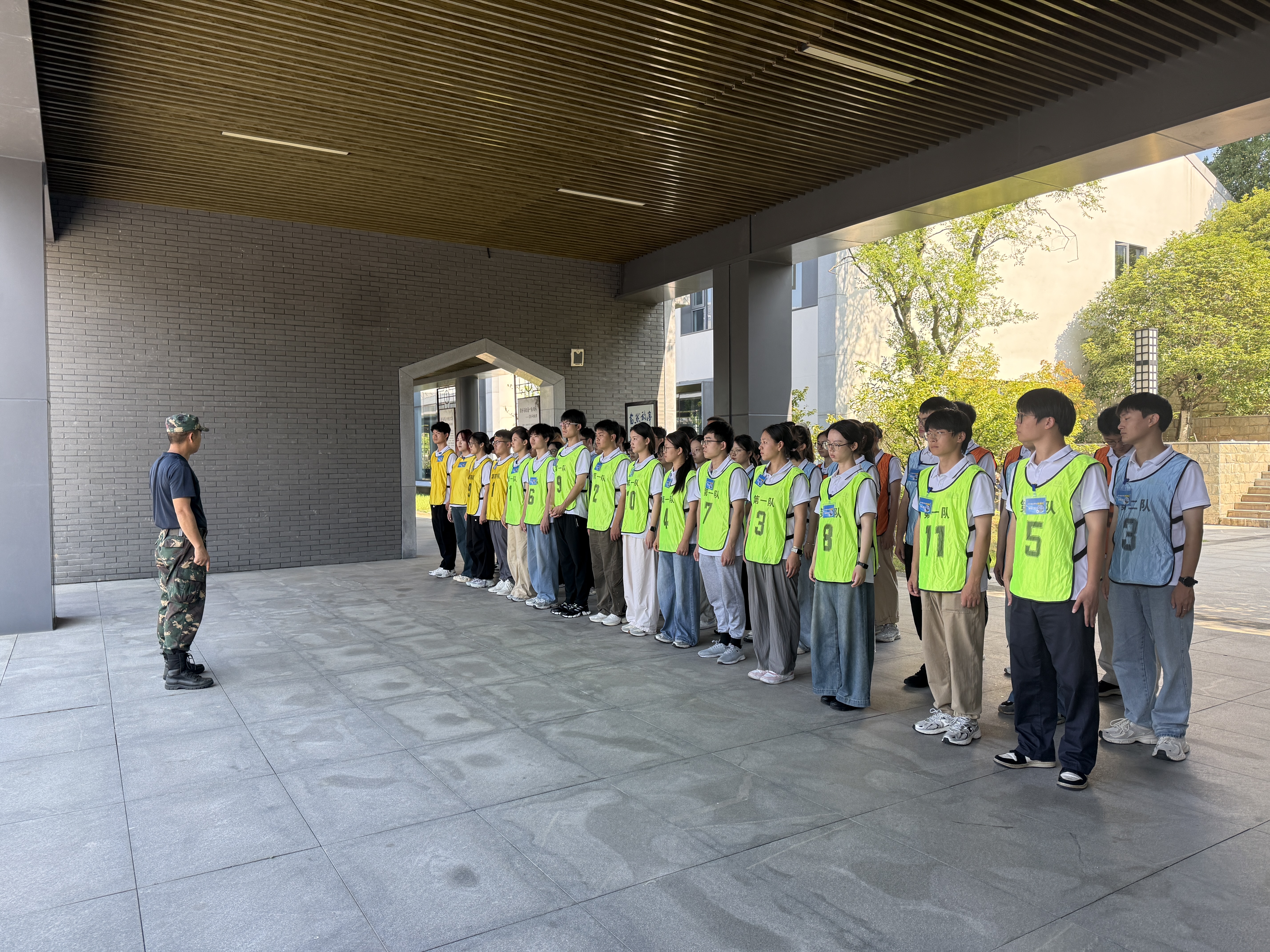 軍訓(xùn)現(xiàn)場01.jpg